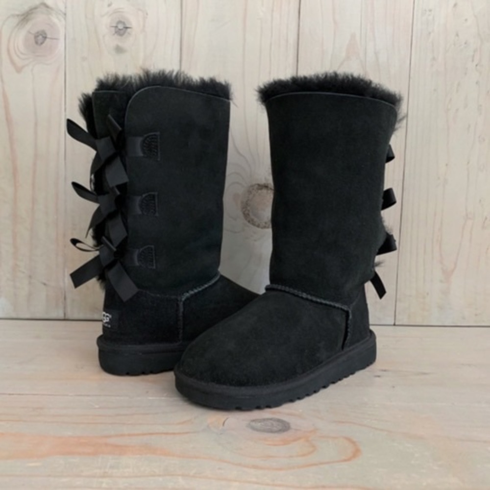 UGG BAILEY BOW TALL TRIPLET BOW BLACK- LIKE NEW CONDITION SIZE 8
